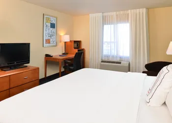 Fairfield Inn & Suites by Marriott Bloomington hotel thumbnail 8