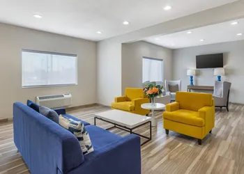 Comfort Inn Davenport East - Bettendorf hotel thumbnail 3