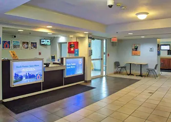 Motel 6 Buffalo, NY - Airport - Williamsville hotel thumbnail 2