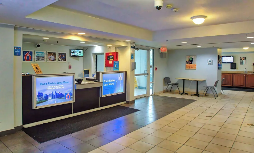 Motel 6 Buffalo, NY - Airport - Williamsville hotel detail image 2