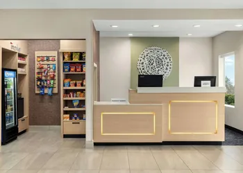 Fairfield Inn and Suites by Marriott Indianapolis Airport hotel thumbnail 4