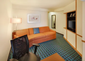 Fairfield Inn and Suites by Marriott Indianapolis Airport hotel thumbnail 5