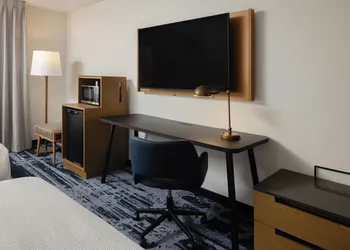 Fairfield Inn & Suites by Marriott® Grand Rapids Airport hotel thumbnail 2