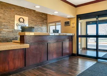 Quality Inn & Suites hotel thumbnail 3