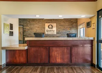 Quality Inn & Suites hotel thumbnail 7