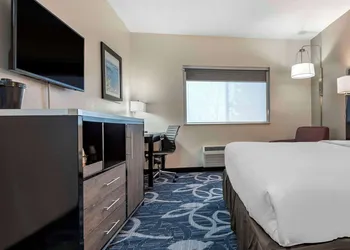 Comfort Inn & Suites Liverpool - Syracuse hotel thumbnail 6