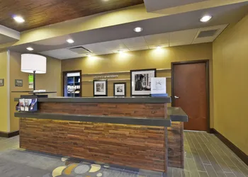 Hampton Inn & Suites Greensboro/Coliseum Area hotel thumbnail 2