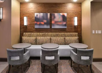 Hampton Inn & Suites Greensboro/Coliseum Area hotel thumbnail 5