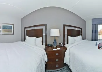 Hampton Inn & Suites Greensboro/Coliseum Area hotel thumbnail 6