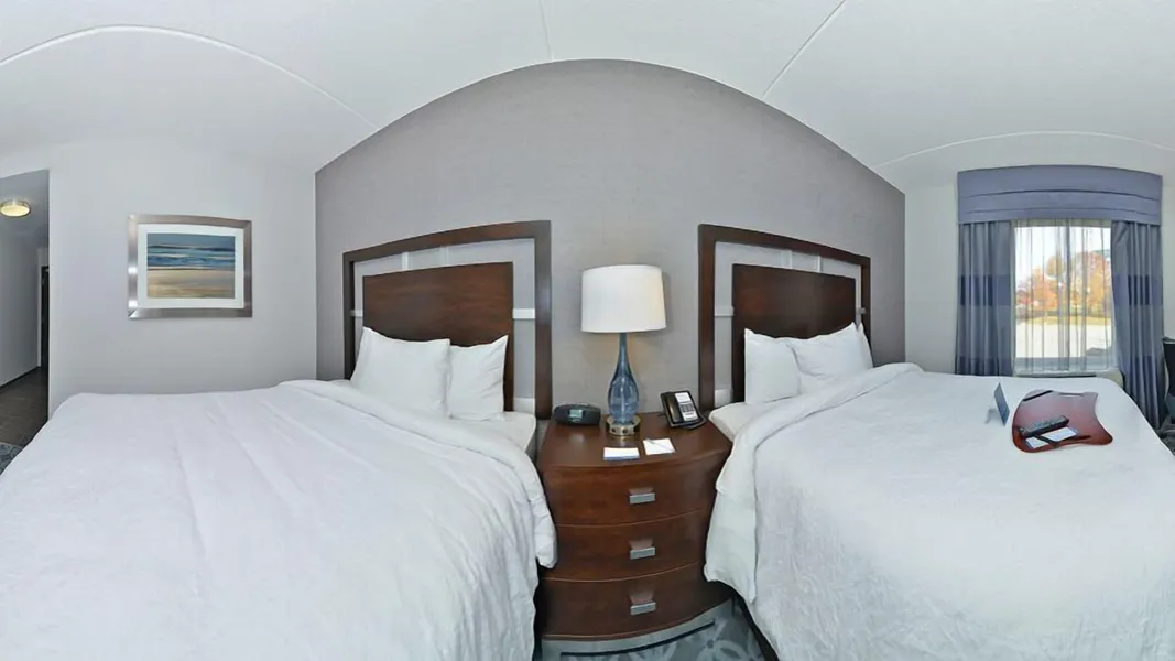 Hampton Inn & Suites Greensboro/Coliseum Area hotel detail image 6