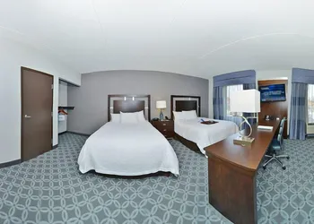 Hampton Inn & Suites Greensboro/Coliseum Area hotel thumbnail 7