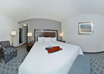 Hampton Inn & Suites Greensboro/Coliseum Area hotel thumbnail 8