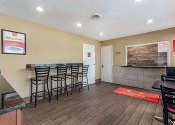 Econo Lodge Nashville North hotel thumbnail 7