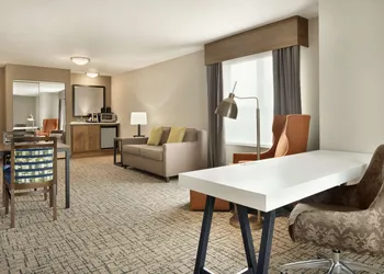 Hilton Garden Inn Dubuque Downtown hotel thumbnail 5