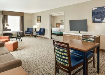 Hilton Garden Inn Dubuque Downtown hotel thumbnail 6