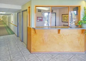 Americas Best Value Inn & Suites Bakersfield E hotel thumbnail 3