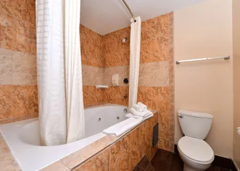 Americas Best Value Inn & Suites Bakersfield E hotel thumbnail 8