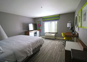 Hampton Inn & Suites Tacoma hotel thumbnail 8