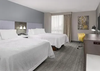 Hampton Inn & Suites Kansas City-Country Club Plaza hotel thumbnail 3