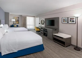 Hampton Inn & Suites Kansas City-Country Club Plaza hotel thumbnail 6