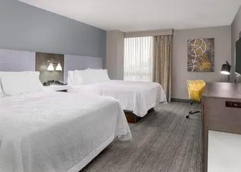 Hampton Inn & Suites Kansas City-Country Club Plaza hotel thumbnail 8