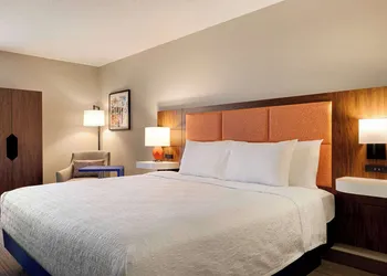Hampton Inn Charlottesville hotel thumbnail 8