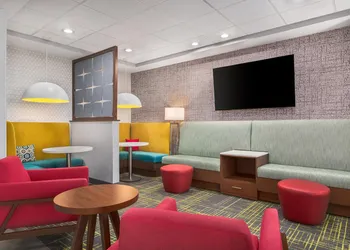 Hampton Inn & Suites Charlotte-Arrowood Rd. hotel thumbnail 3