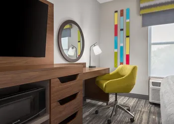 Hampton Inn & Suites Charlotte-Arrowood Rd. hotel thumbnail 8