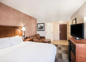 Hampton Inn West Springfield hotel thumbnail 6