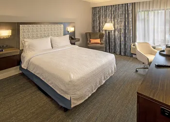 Hampton Inn & Suites Fairfield hotel thumbnail 8