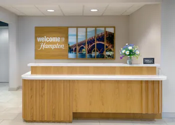 Hampton Inn & Suites Austin-Airport hotel thumbnail 3