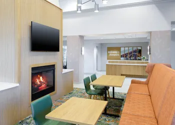 Hampton Inn & Suites Austin-Airport hotel thumbnail 4