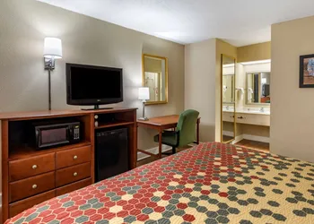 Econo Lodge Cordele hotel thumbnail 4