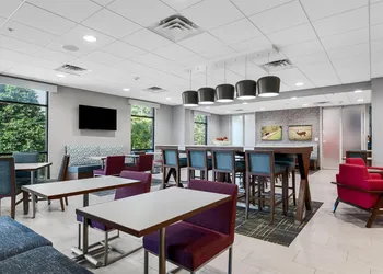 Hampton Inn Front Royal hotel thumbnail 2