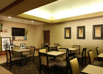 Hampton Inn Woodbridge hotel thumbnail 7