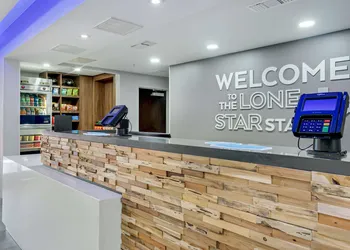 Hampton Inn Houston-Pearland hotel thumbnail 8