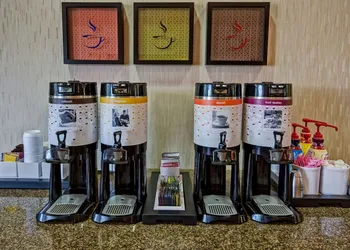 Hampton Inn by Hilton Clarksville hotel thumbnail 5