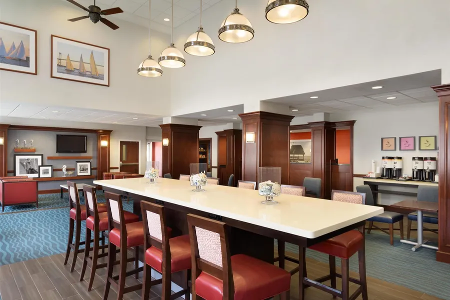Hampton Inn & Suites Newport/Middletown hotel detail image 6