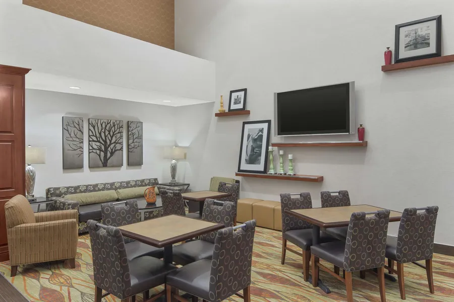 Hampton Inn & Suites Macon I-75 North hotel detail image 2