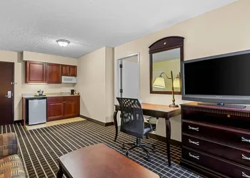 Comfort Inn & Suites Somerset - New Brunswick hotel thumbnail 6