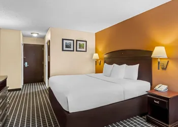 Comfort Inn & Suites Somerset - New Brunswick hotel thumbnail 8