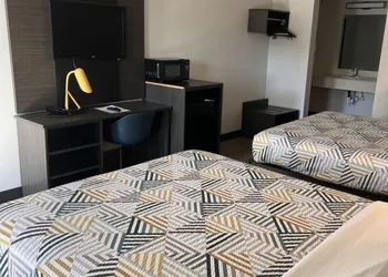 Clarion Pointe hotel thumbnail 3