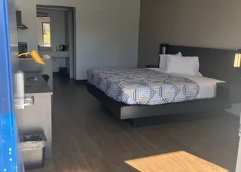 Clarion Pointe hotel thumbnail 4
