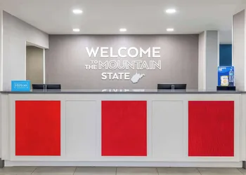 Hampton Inn Martinsburg hotel thumbnail 6