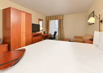 Hampton Inn Martinsburg hotel thumbnail 7