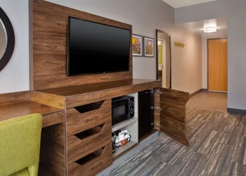 Hampton Inn & Suites Tampa East (Casino Area) hotel thumbnail 3