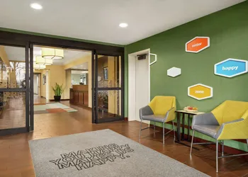 Hampton Inn Portland-Airport hotel thumbnail 2