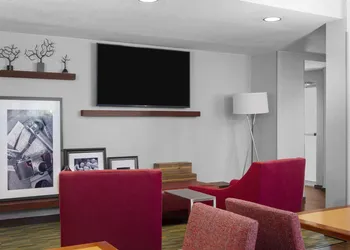 Hampton Inn Orlando/Lake Buena Vista hotel thumbnail 2