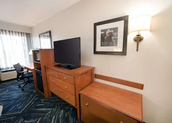 Hampton Inn Louisville-North/Clarksville hotel thumbnail 3