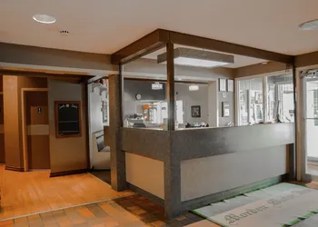 Morden Motor Inn hotel thumbnail 3